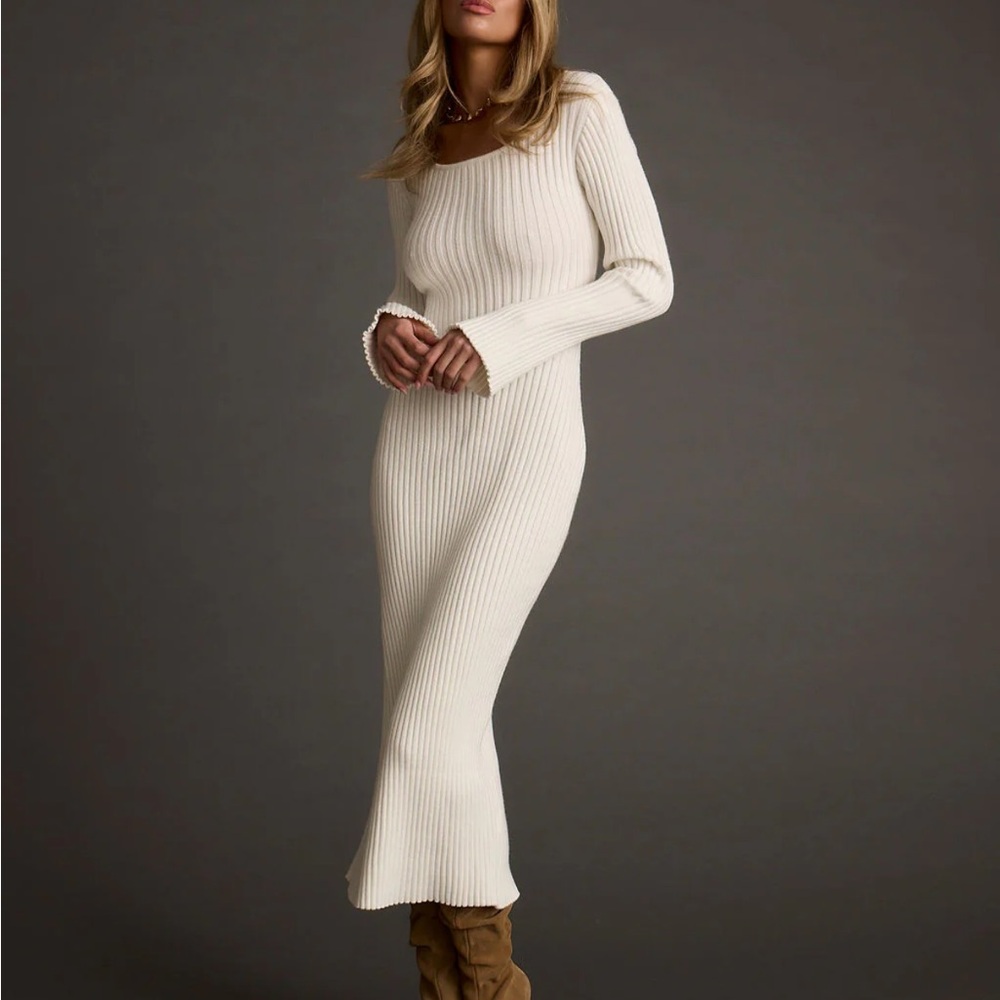 Cream Ribbed Knit Dress. Size Medium.